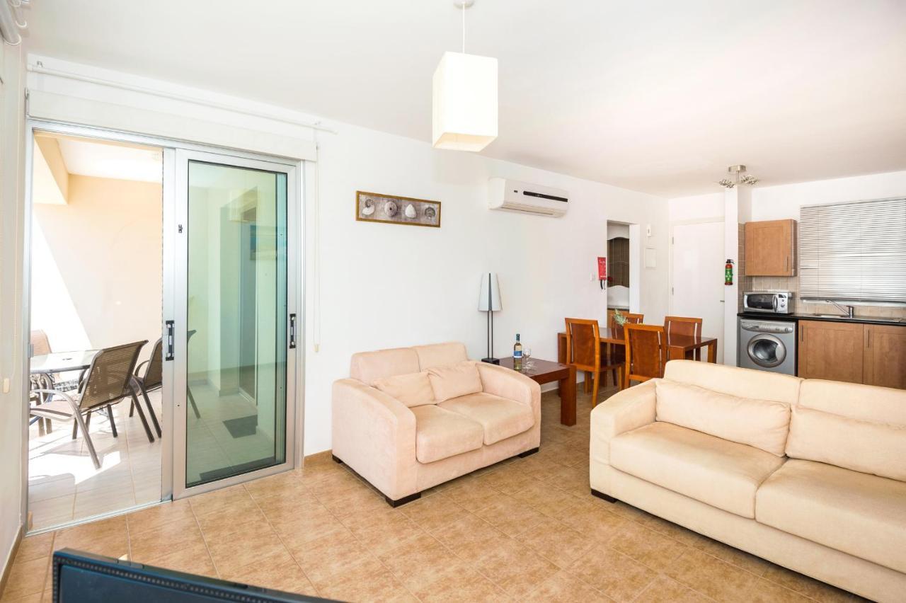 Seabreeze Apartment 200M Away From The Sea Paralimni Exterior foto