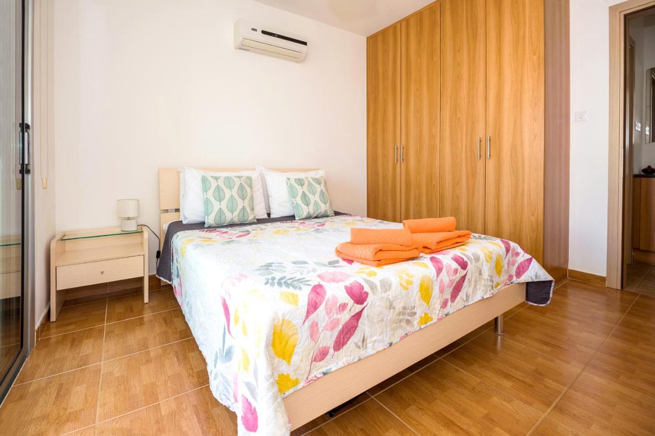 Seabreeze Apartment 200M Away From The Sea Paralimni Exterior foto