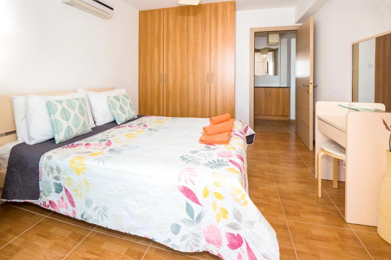Seabreeze Apartment 200M Away From The Sea Paralimni Exterior foto