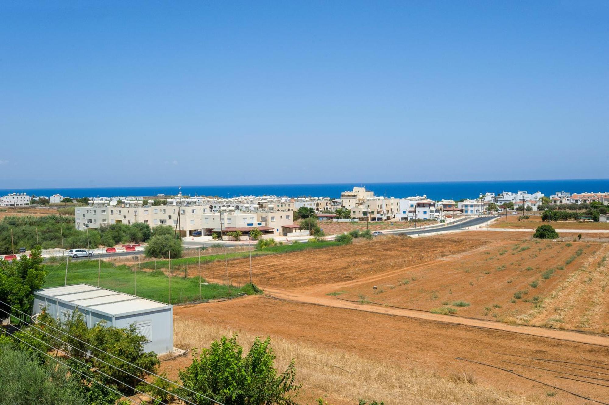 Seabreeze Apartment 200M Away From The Sea Paralimni Exterior foto