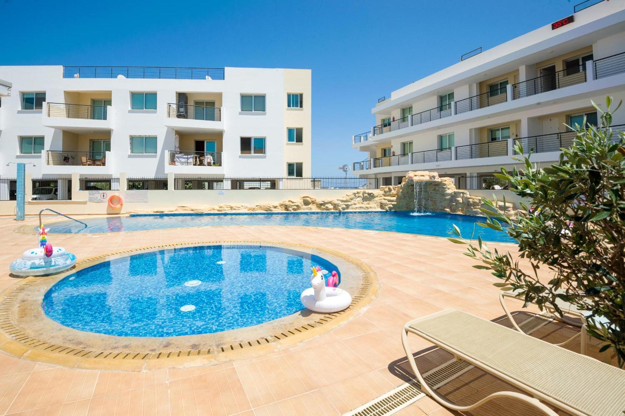 Seabreeze Apartment 200M Away From The Sea Paralimni Exterior foto