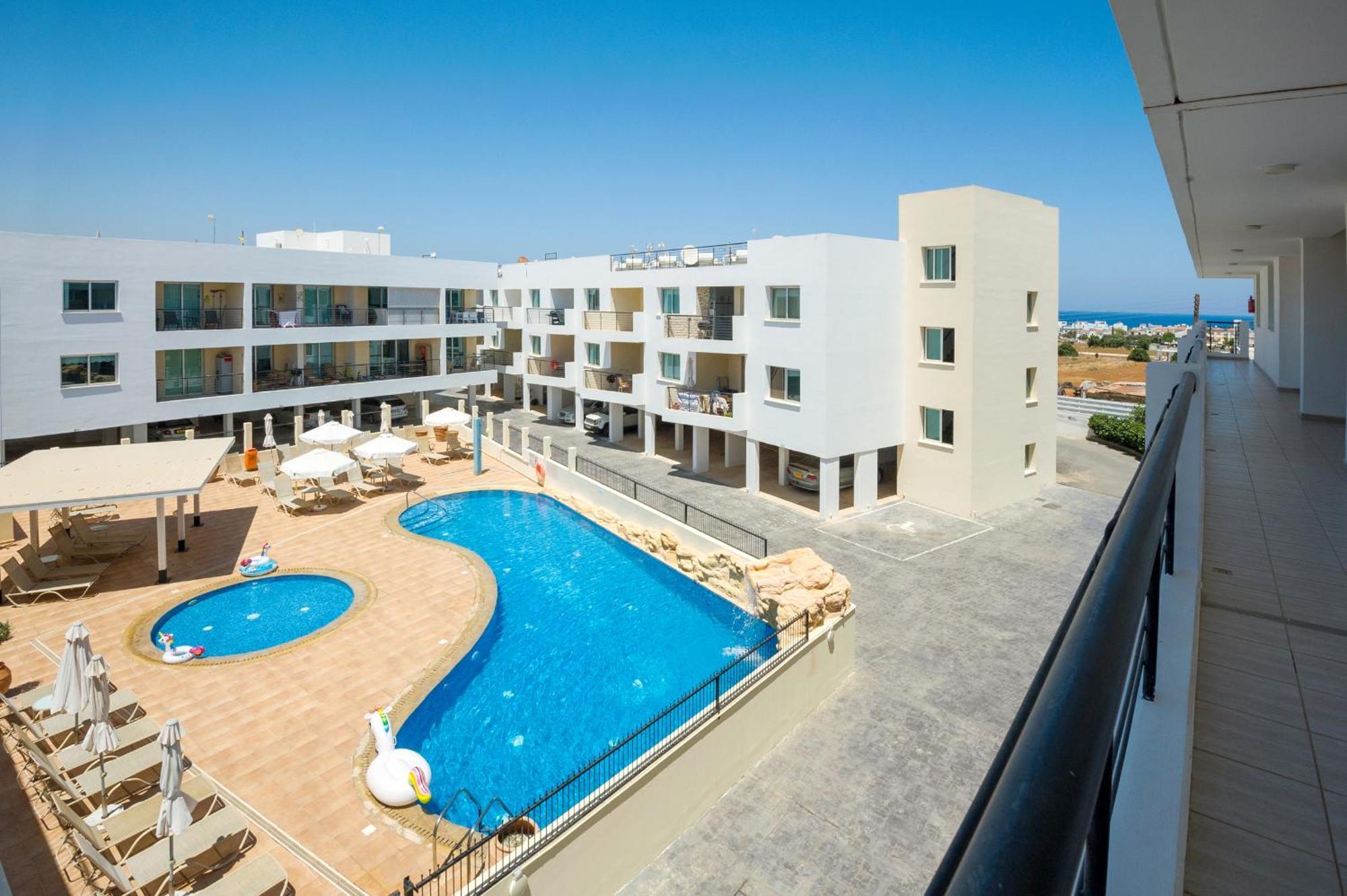 Seabreeze Apartment 200M Away From The Sea Paralimni Exterior foto